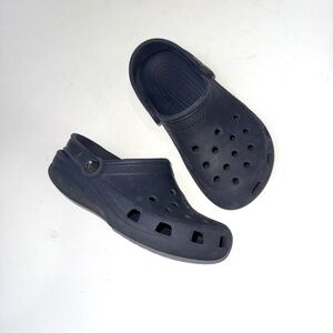 CROCS $35 Boys Size 1 Navy Blue Waterproof Classic Slip On Clog Shoes Bin 4